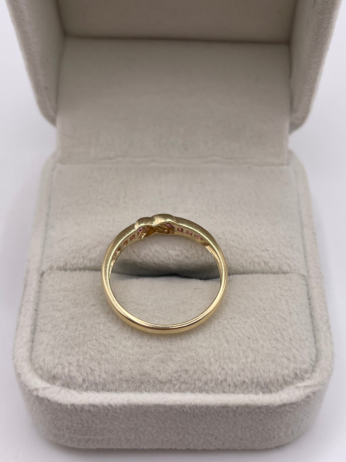 9ct gold pink sapphire ring