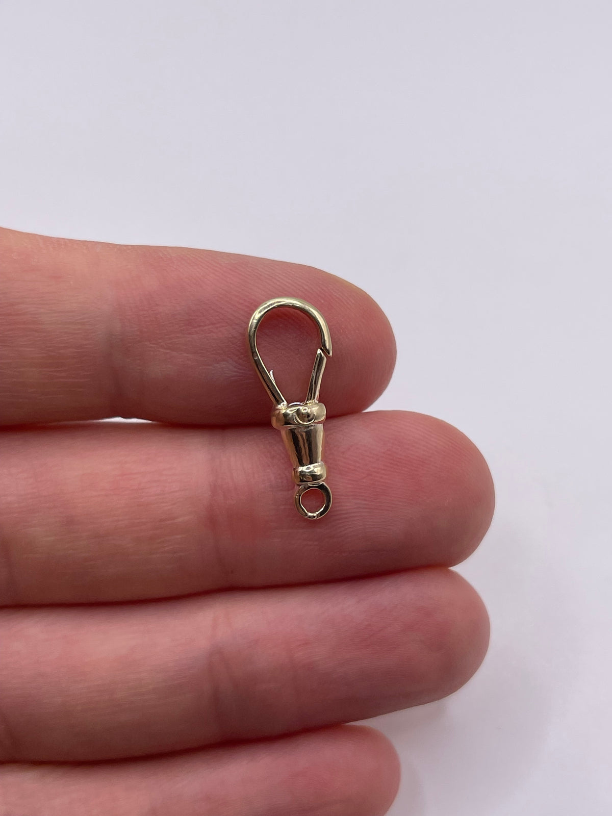 9ct gold dog clip A