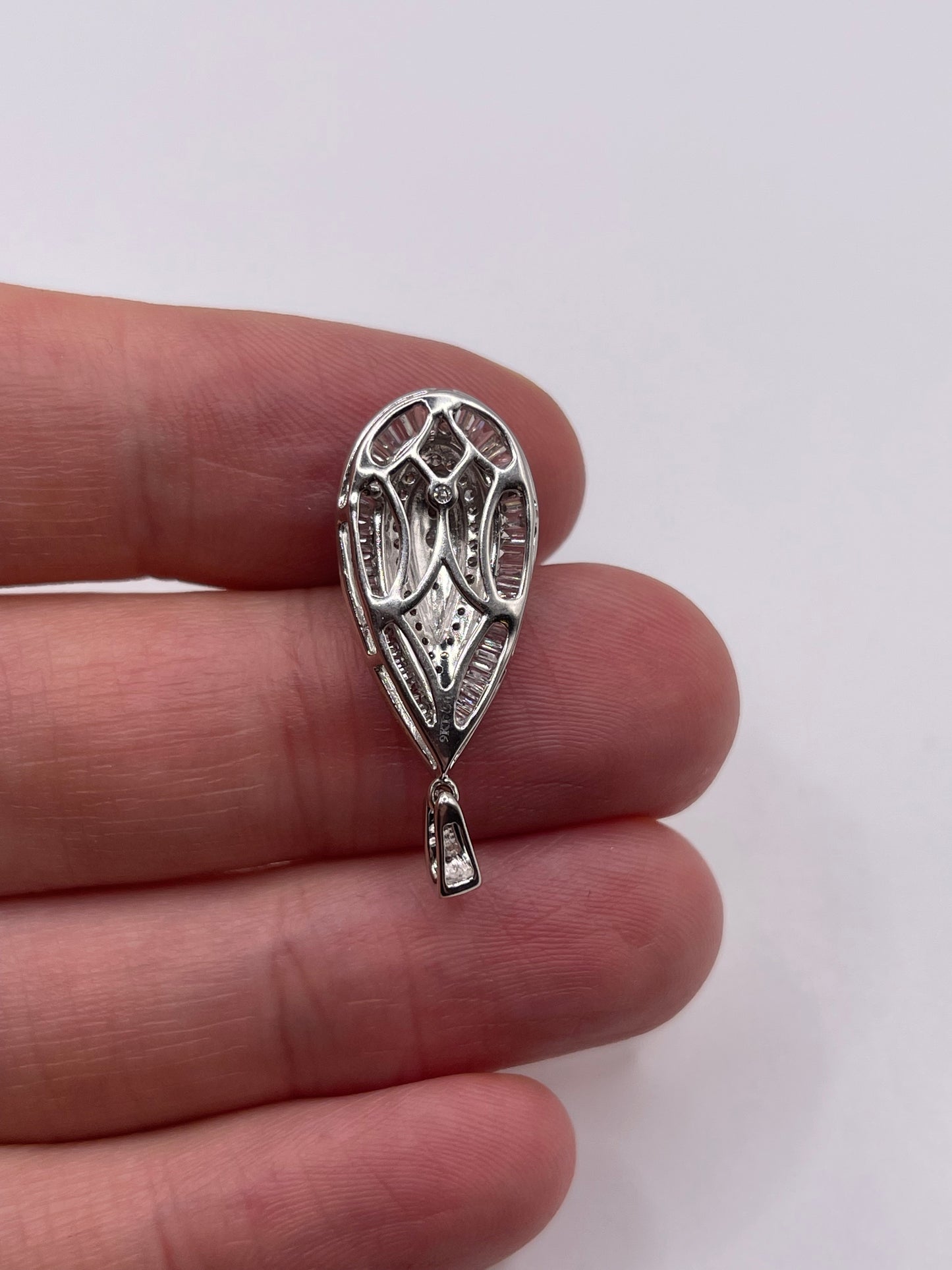 9ct white gold diamond cluster pendant