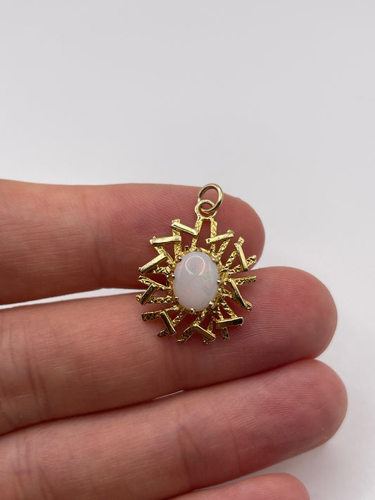 9ct gold opal pendant