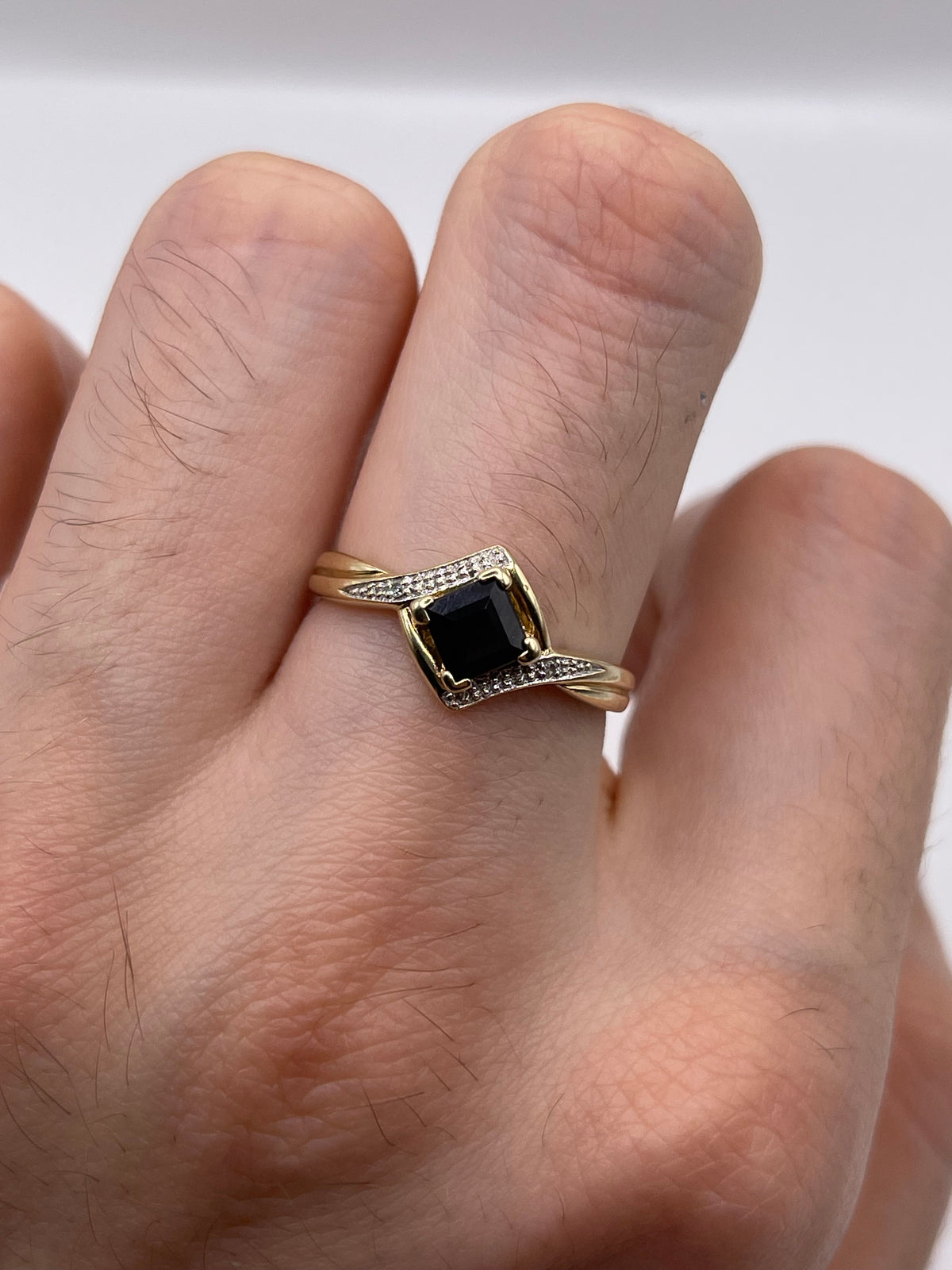 9ct gold sapphire and diamond ring