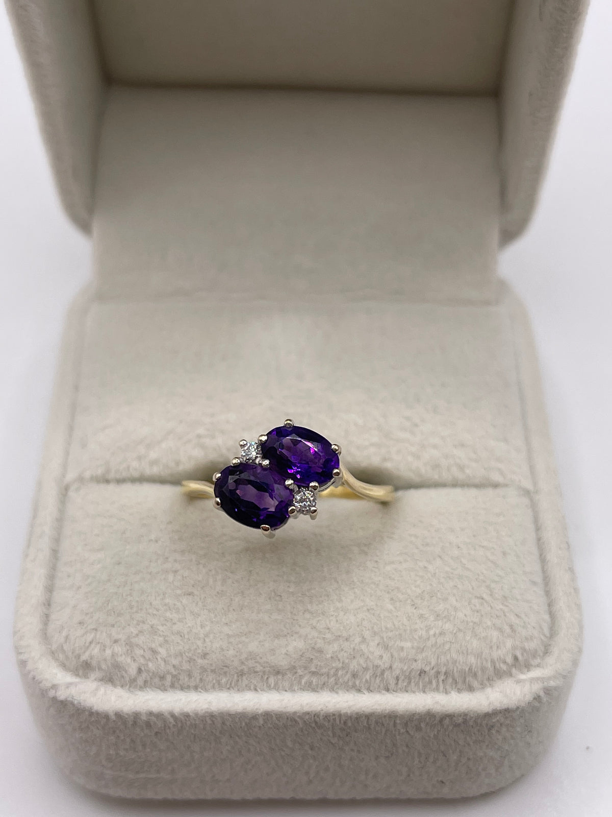 18ct gold amethyst and diamond ring