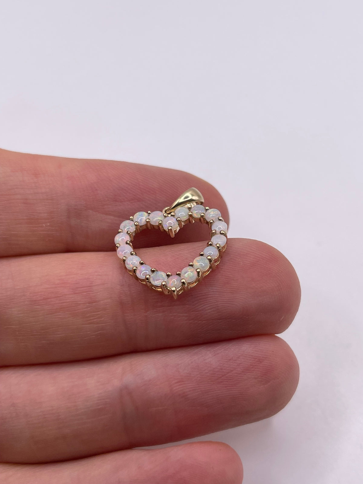 9ct gold opal heart pendant