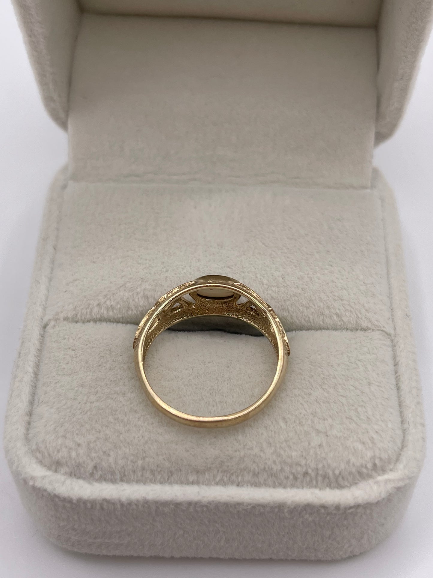 9ct gold opal ring
