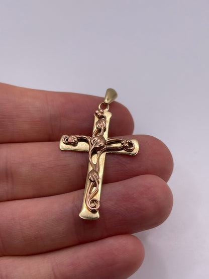 Clogau 9ct gold cross pendant