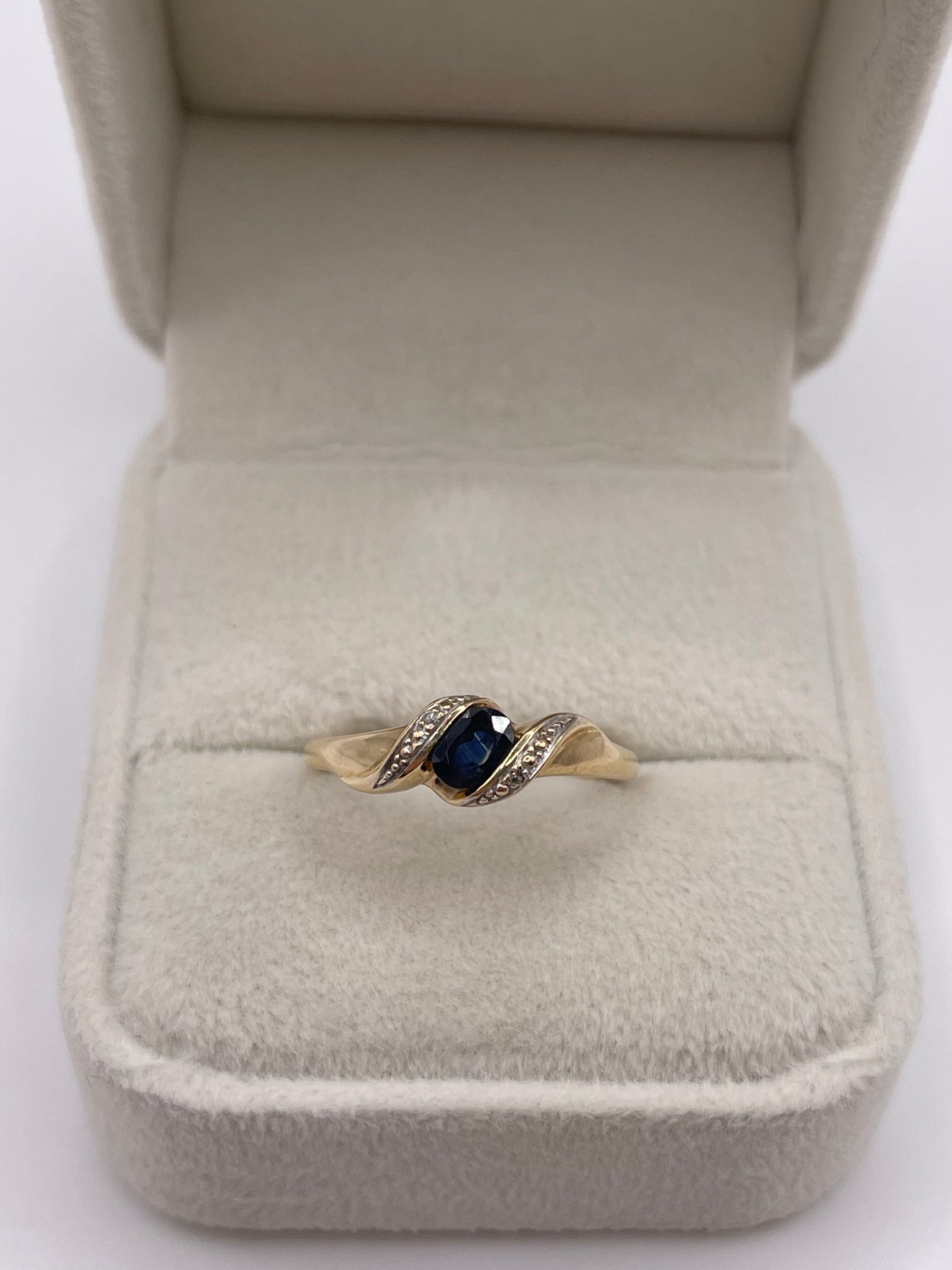 9ct gold sapphire and diamond ring