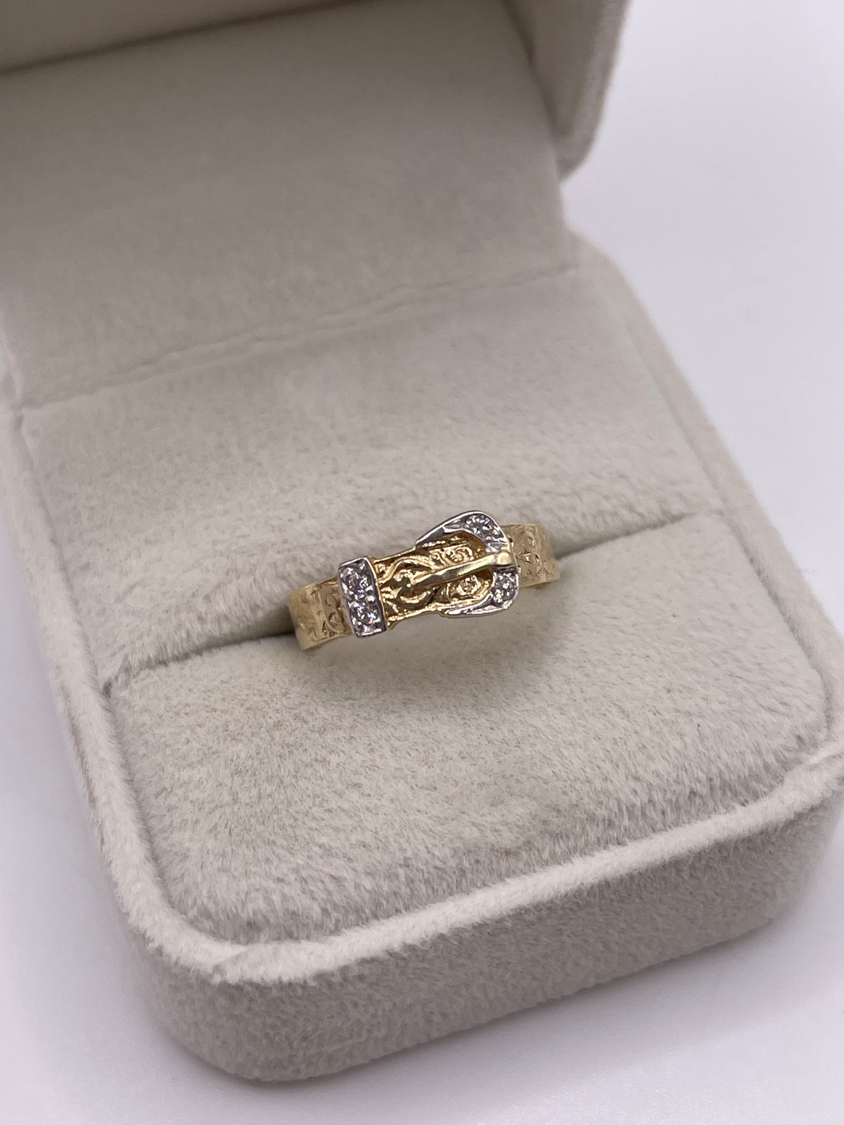 9ct gold cz buckle ring