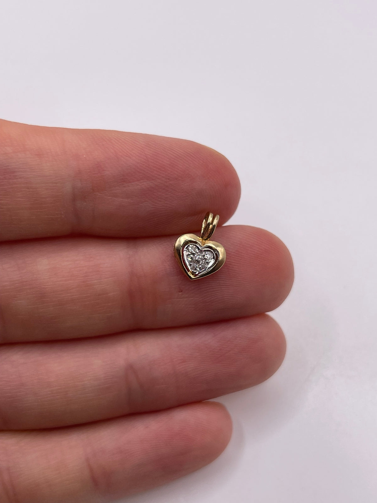 9ct gold diamond heart pendant