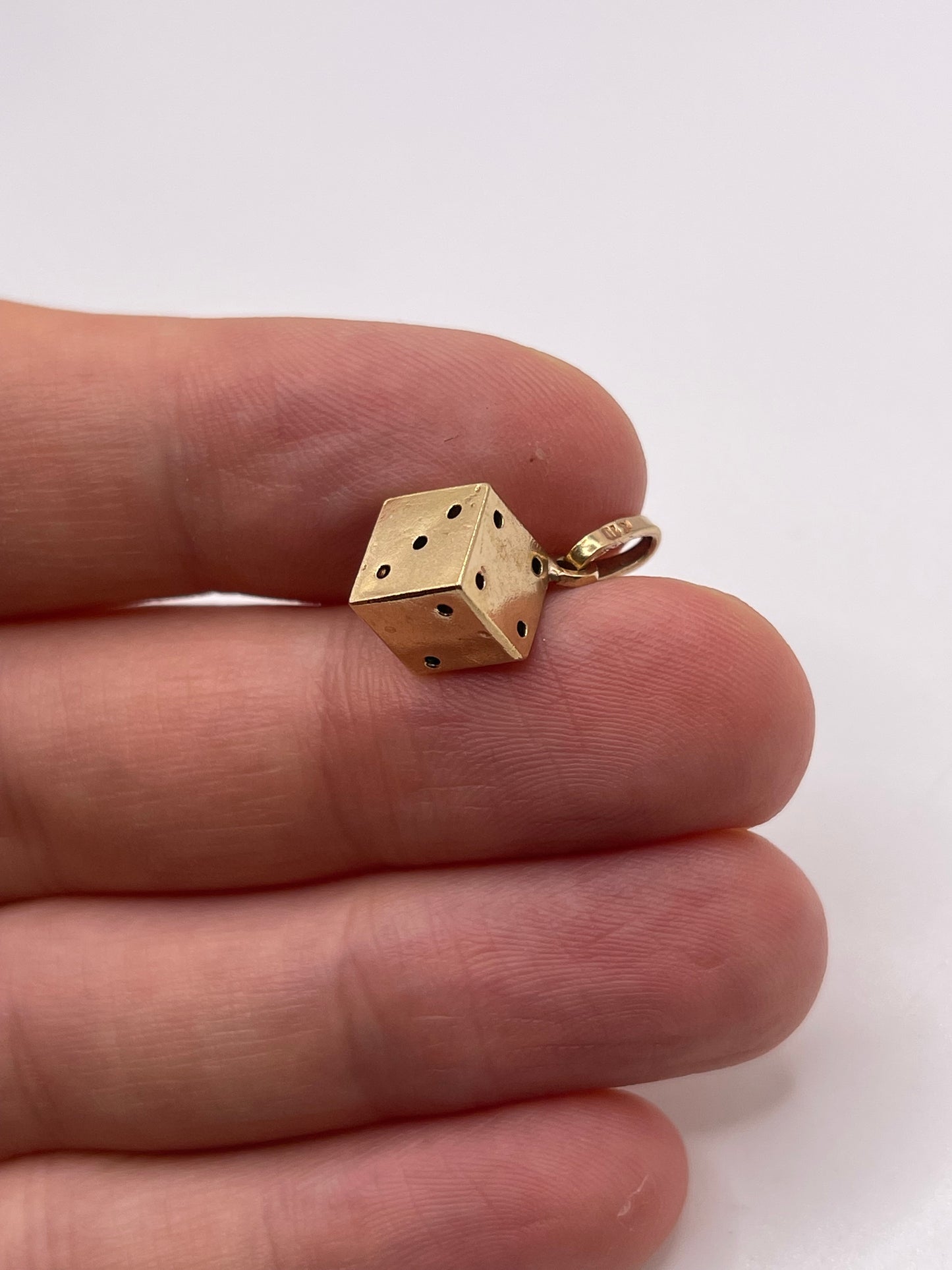 9ct gold dice charm