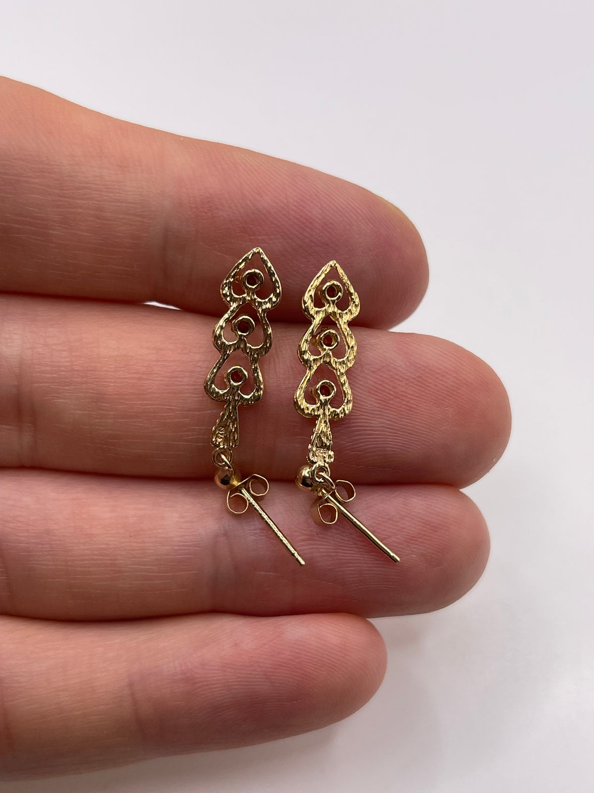 9ct gold garnet earrings