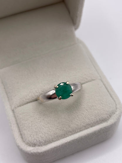 9ct white gold emerald ring