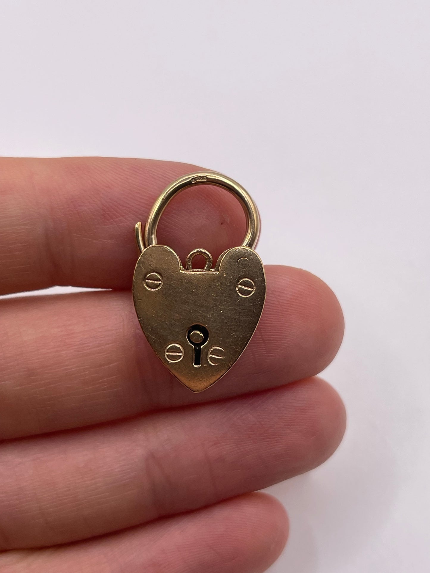 9ct gold padlock 1