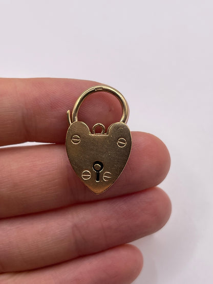 9ct gold padlock 1