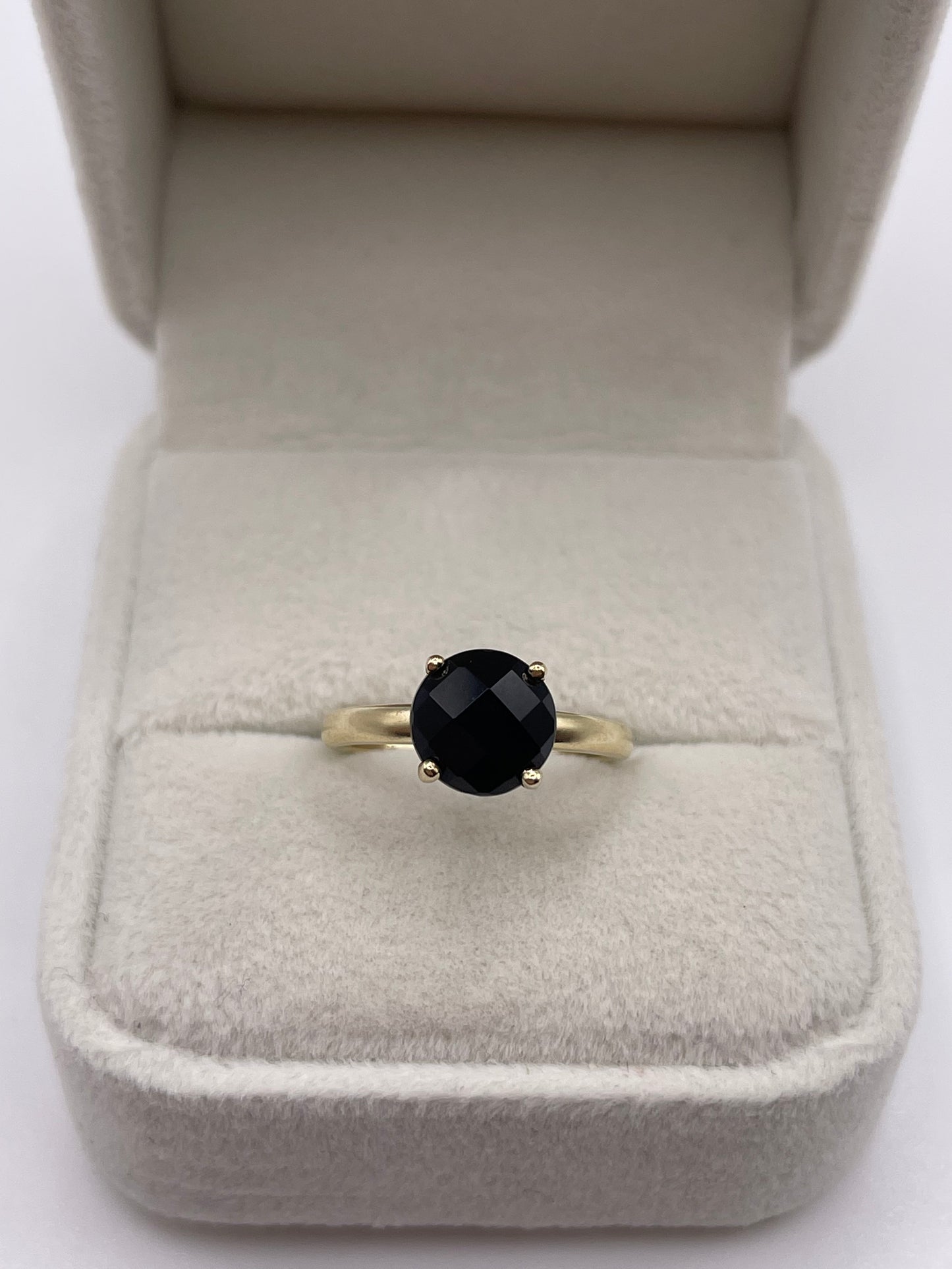 9ct gold black spinel ring
