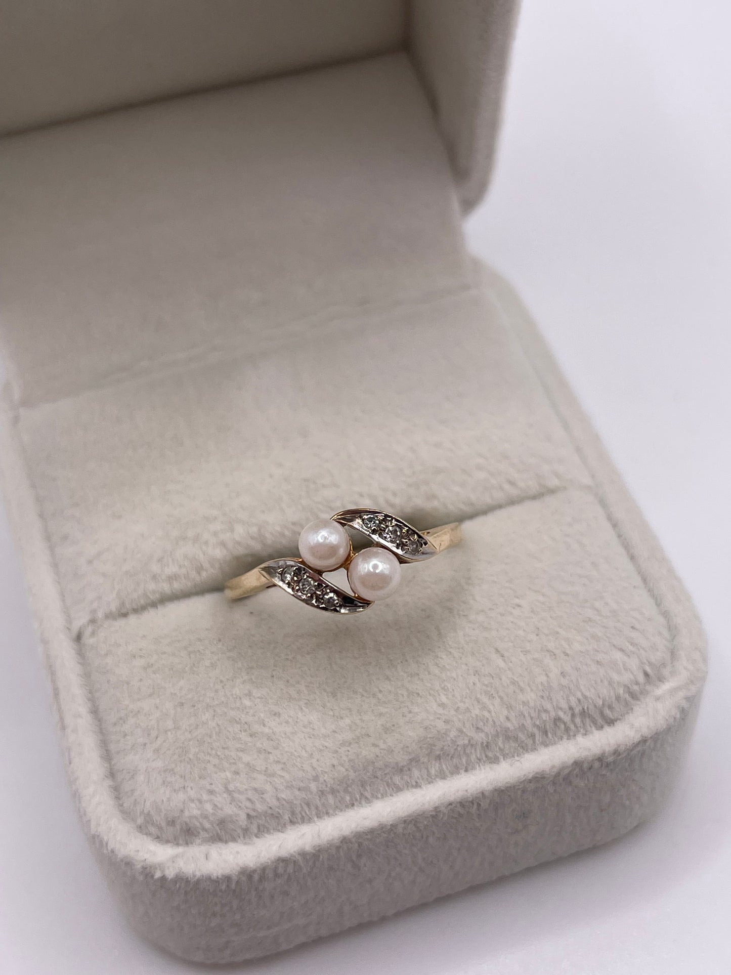 9ct gold pearl and diamond ring