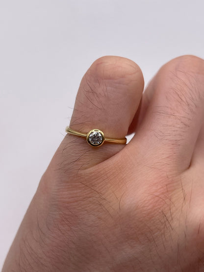 18ct gold diamond ring