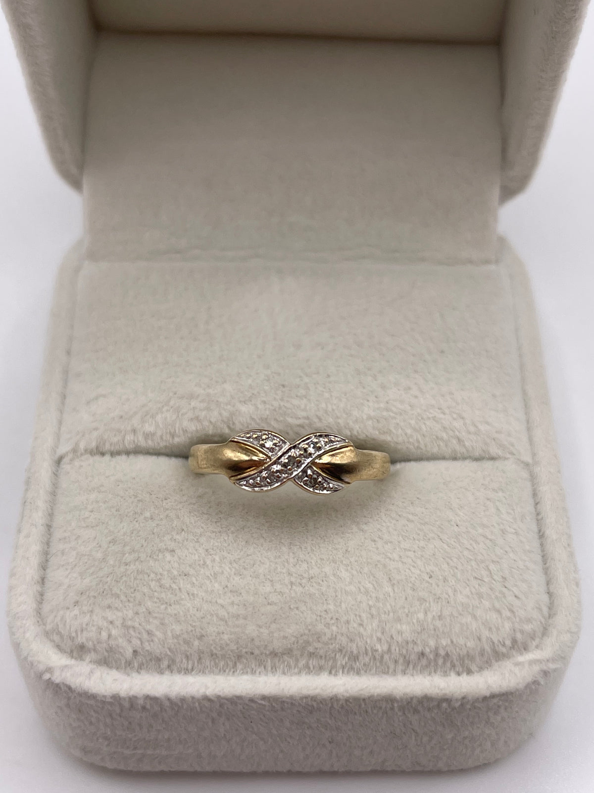 9ct gold diamond ring