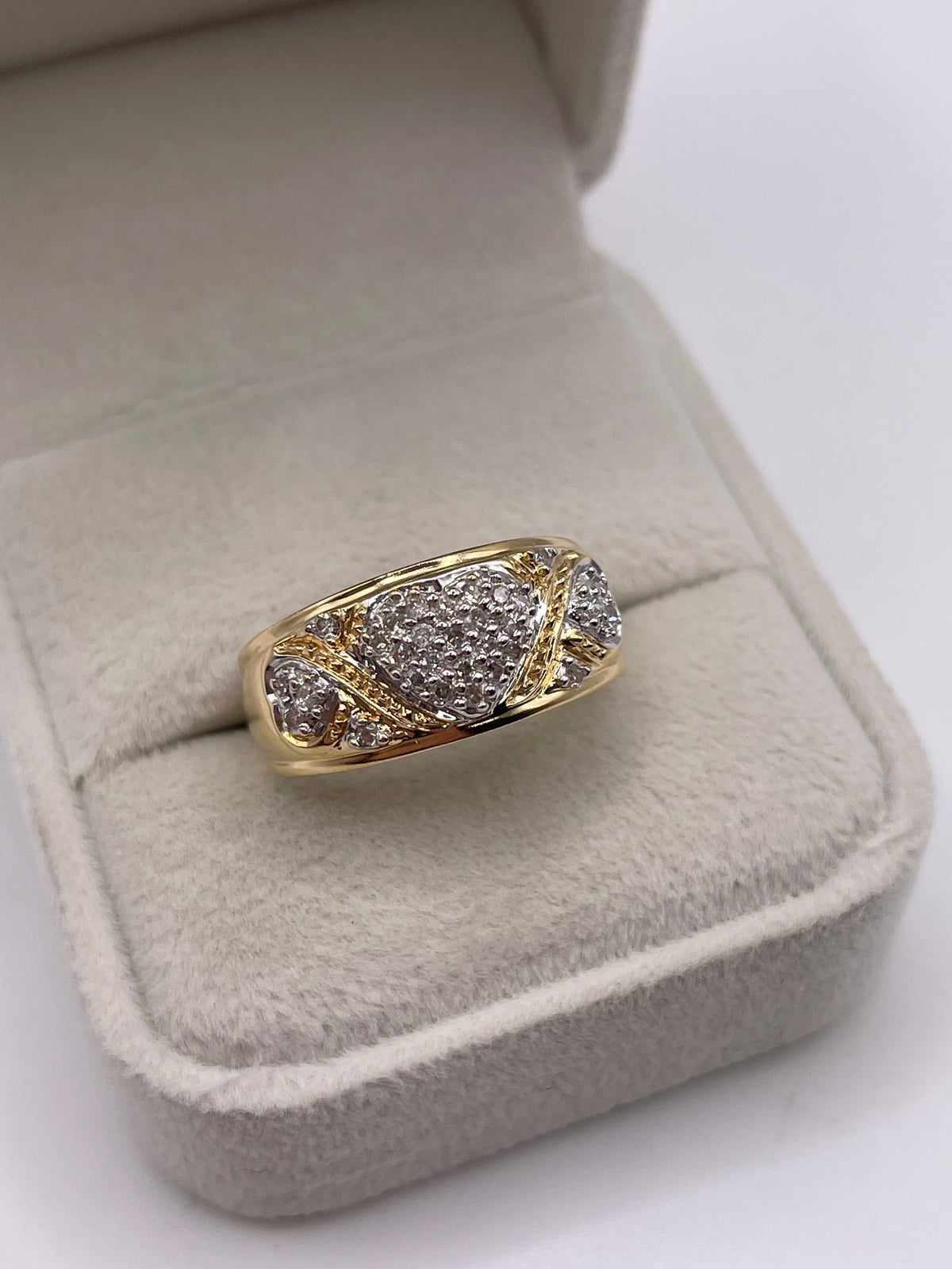 18ct gold diamond cluster ring