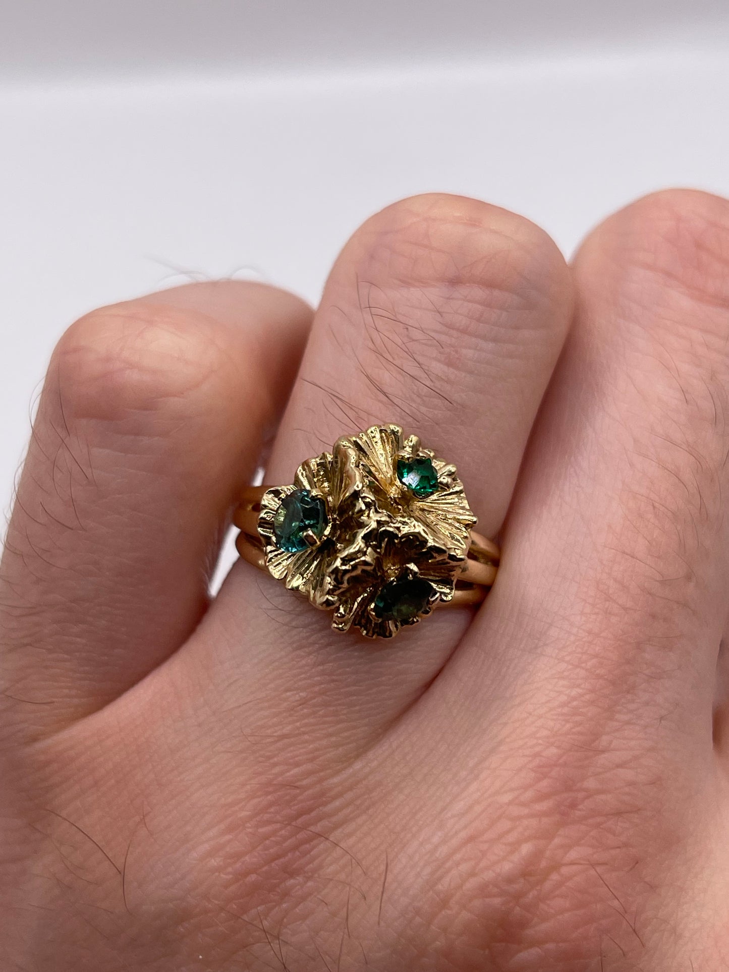9ct gold synthetic spinel ring