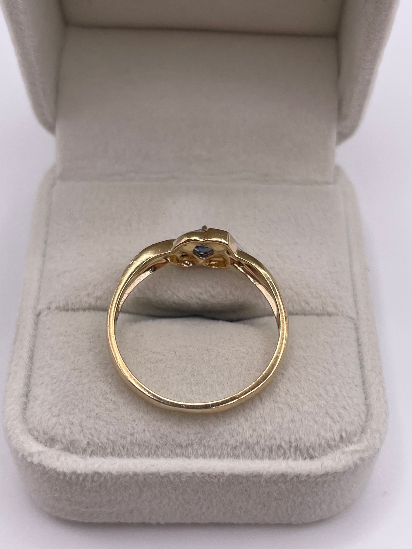 9ct gold sapphire and diamond ring