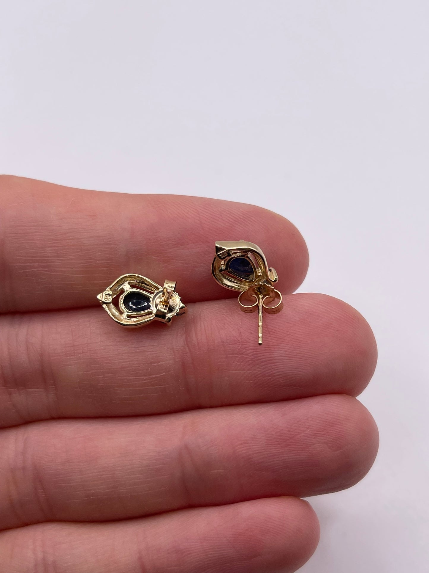9ct gold sapphire earrings