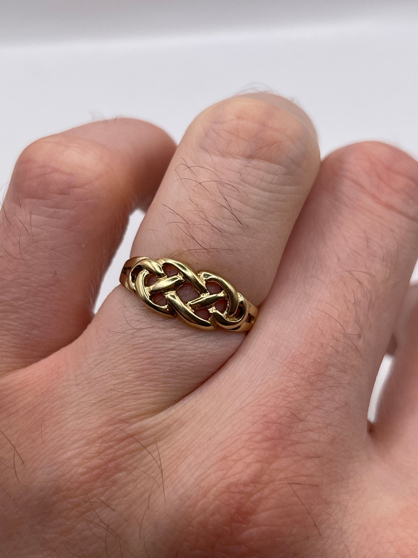 9ct gold Celtic ring