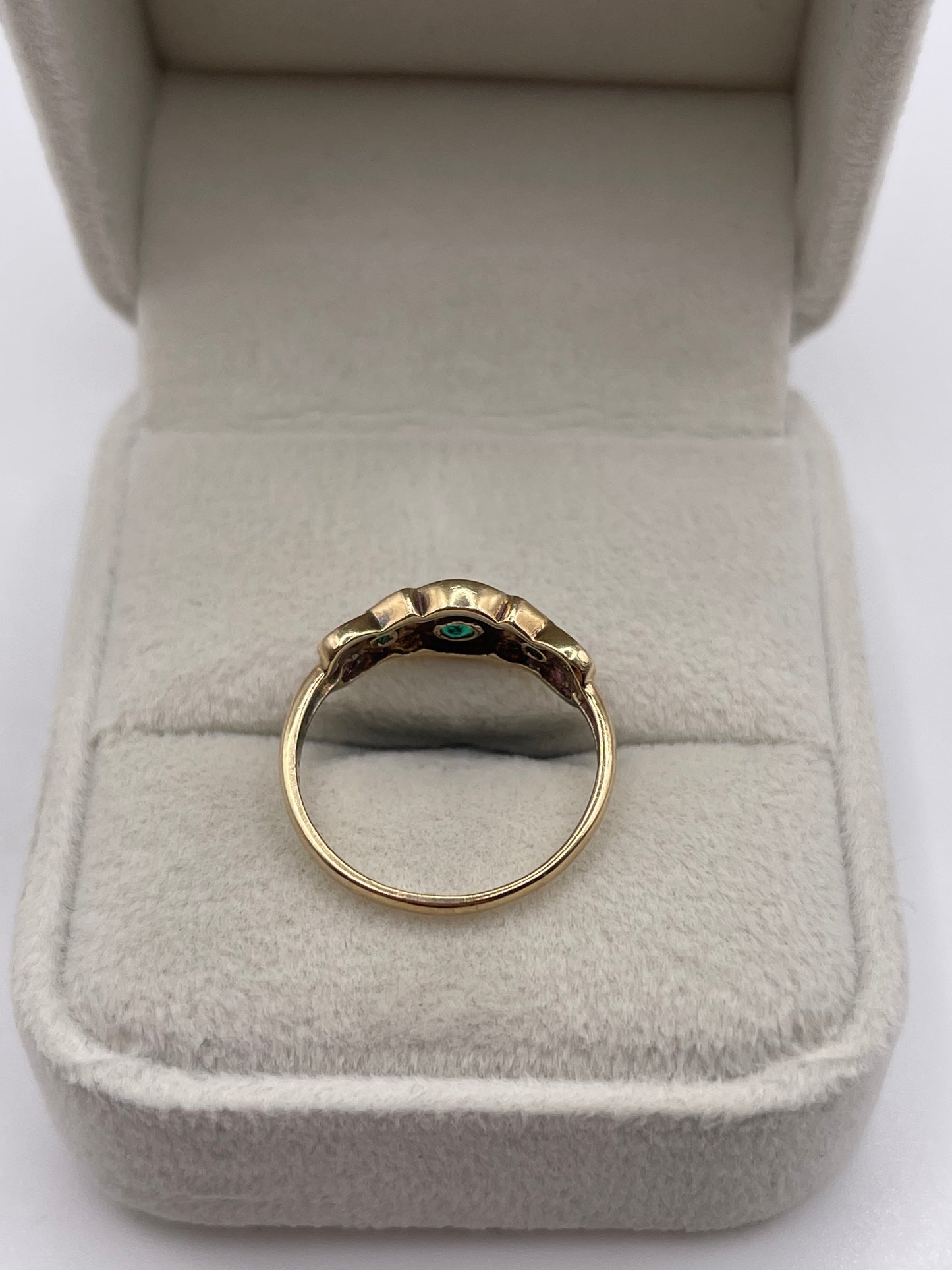 9ct gold green agate and diamond ring