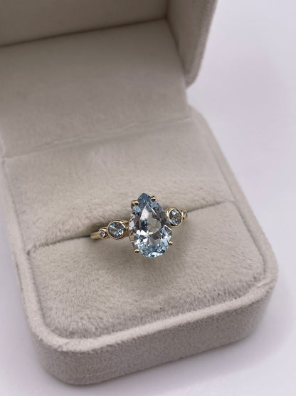 9ct gold topaz and diamond ring