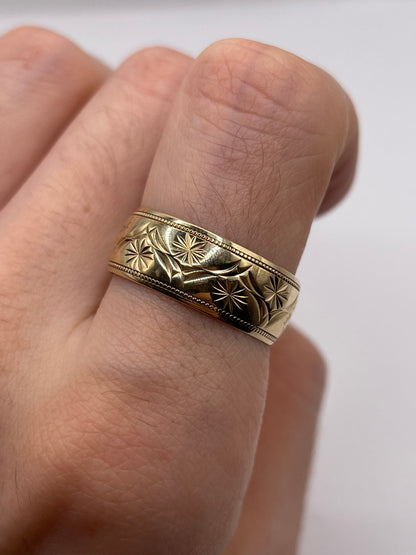 9ct gold patterned band