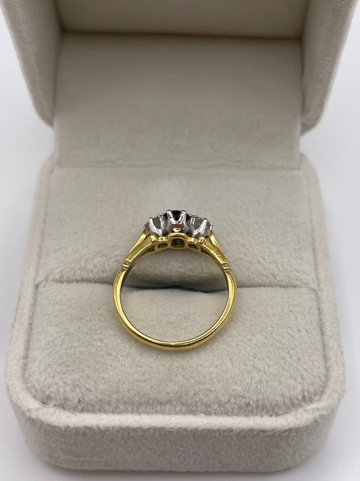 18ct gold sapphire and diamond ring