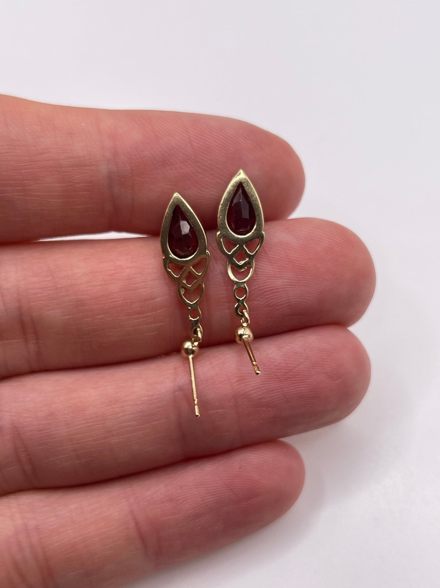 9ct gold garnet earrings