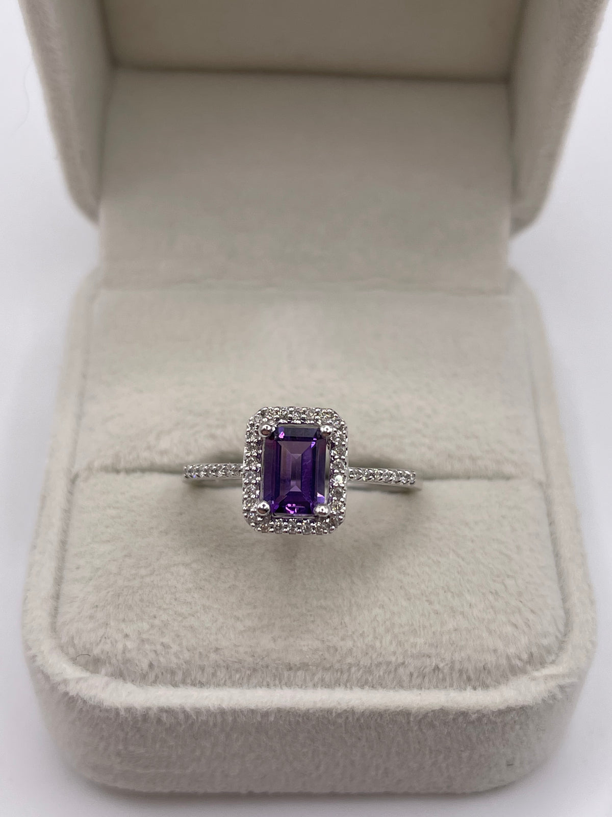 9ct white gold amethyst and diamond ring
