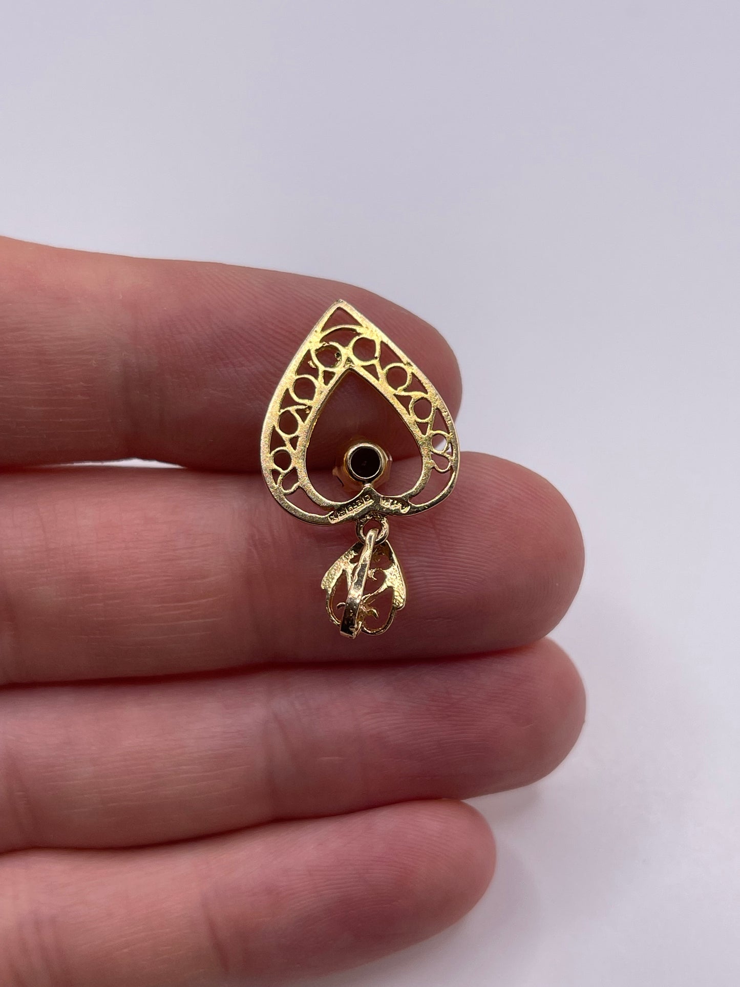 9ct gold garnet heart pendant