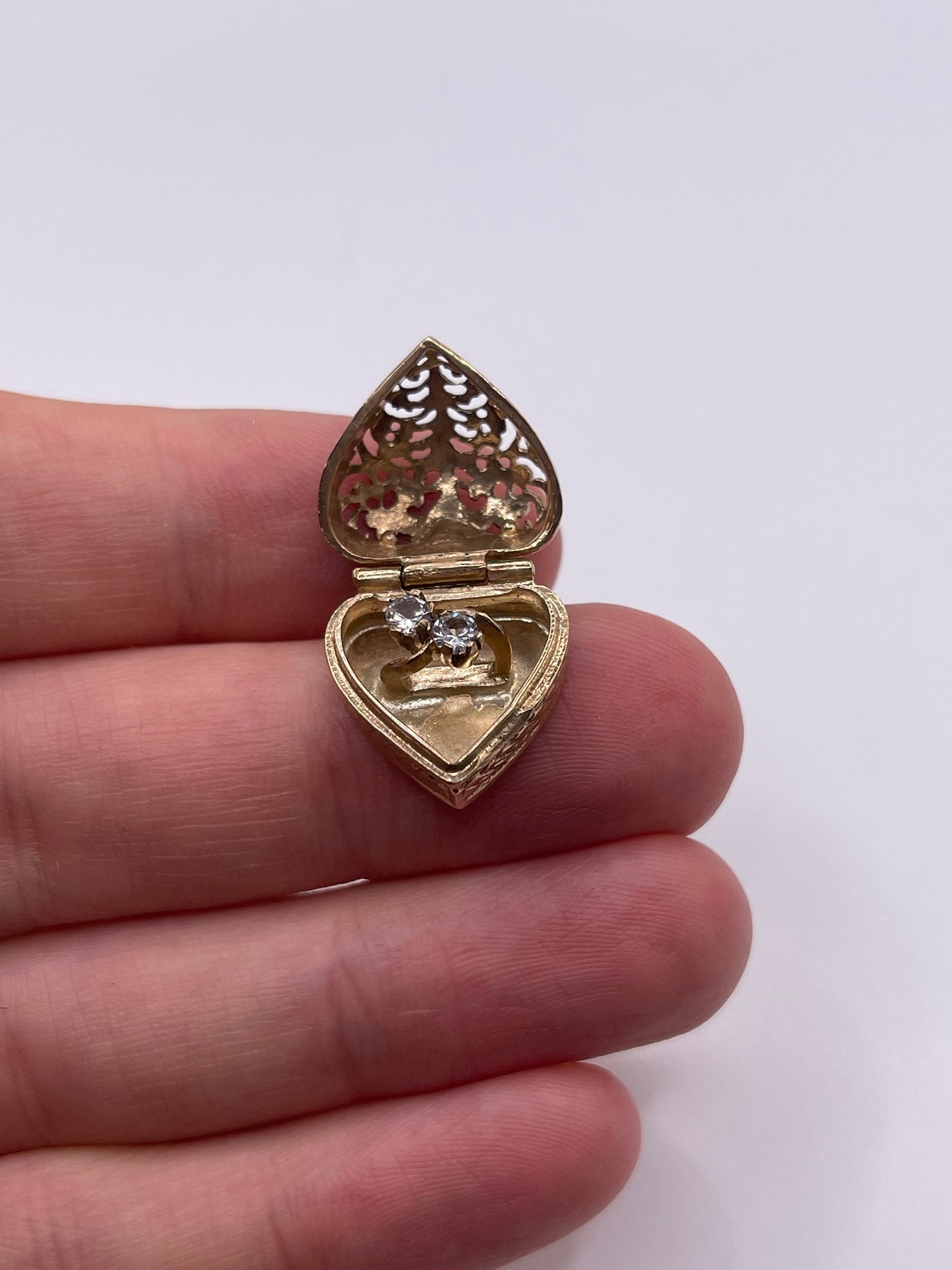 9ct gold ring box charm