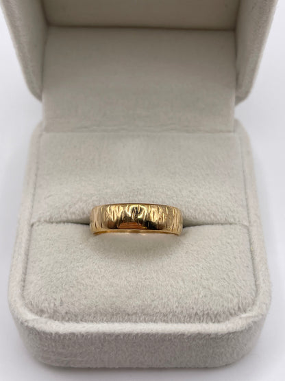 9ct gold patterned band