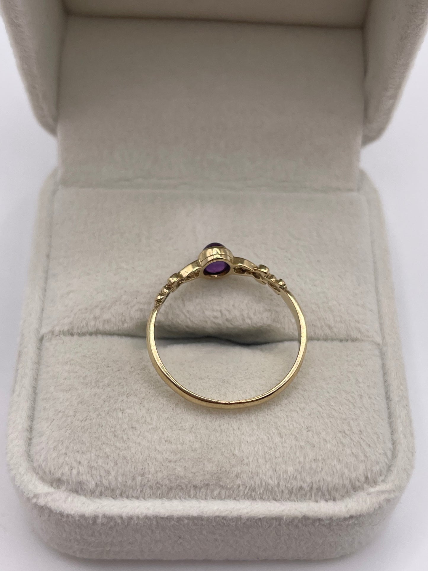 9ct gold cabochon amethyst ring