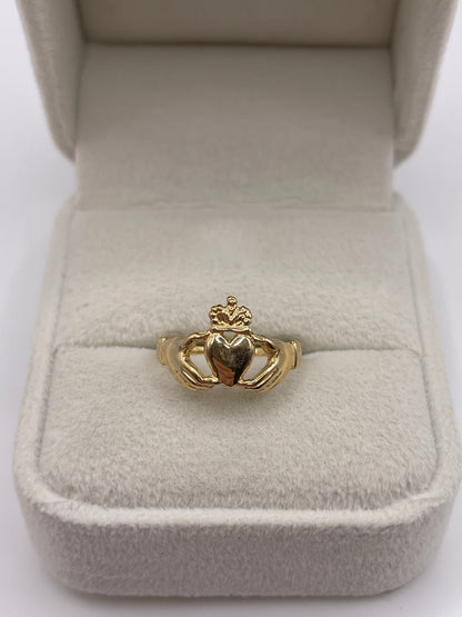 9ct gold claddagh ring