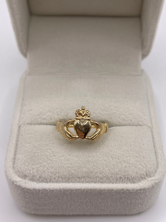 9ct gold claddagh ring