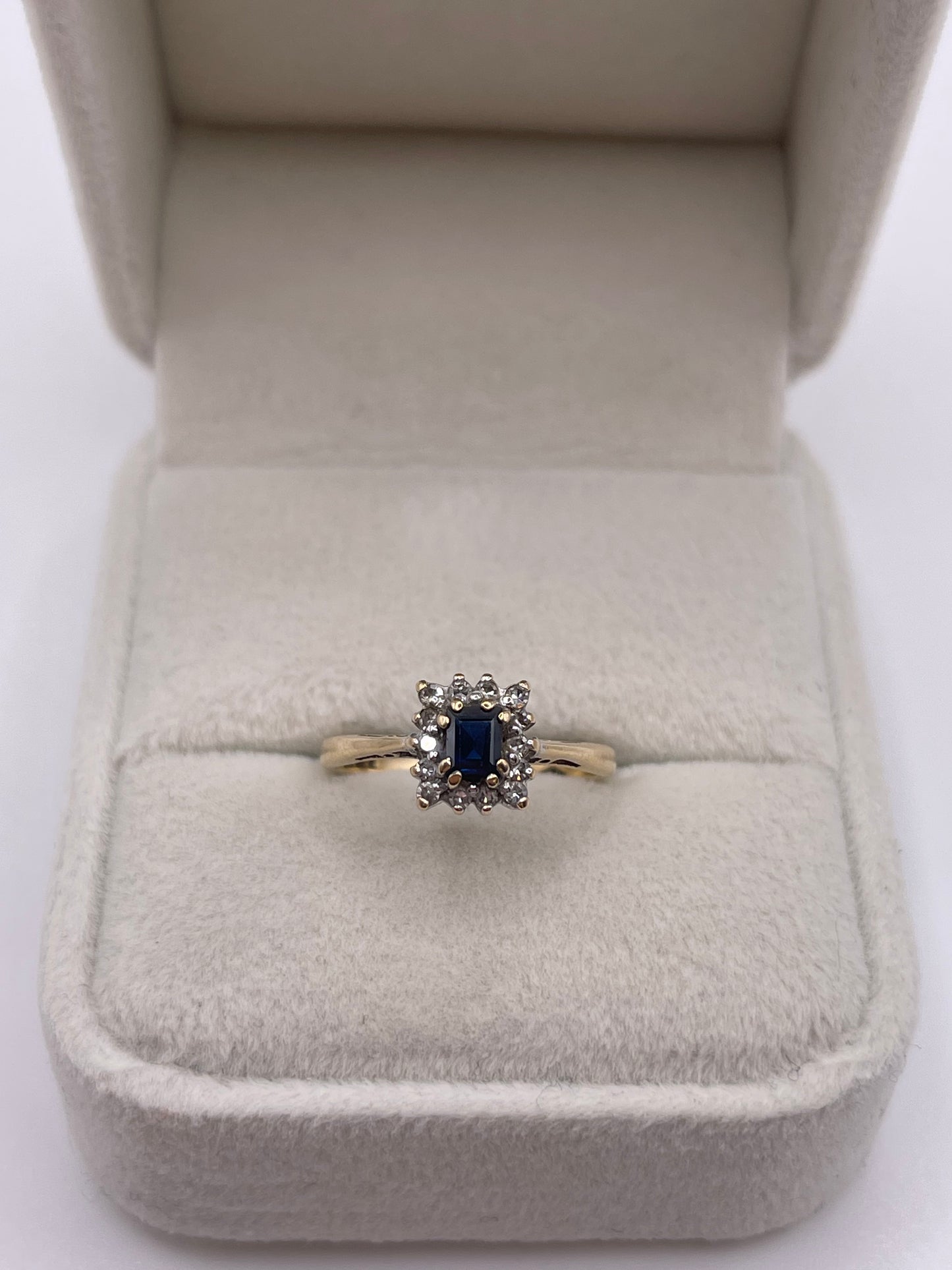 9ct gold sapphire and diamond ring
