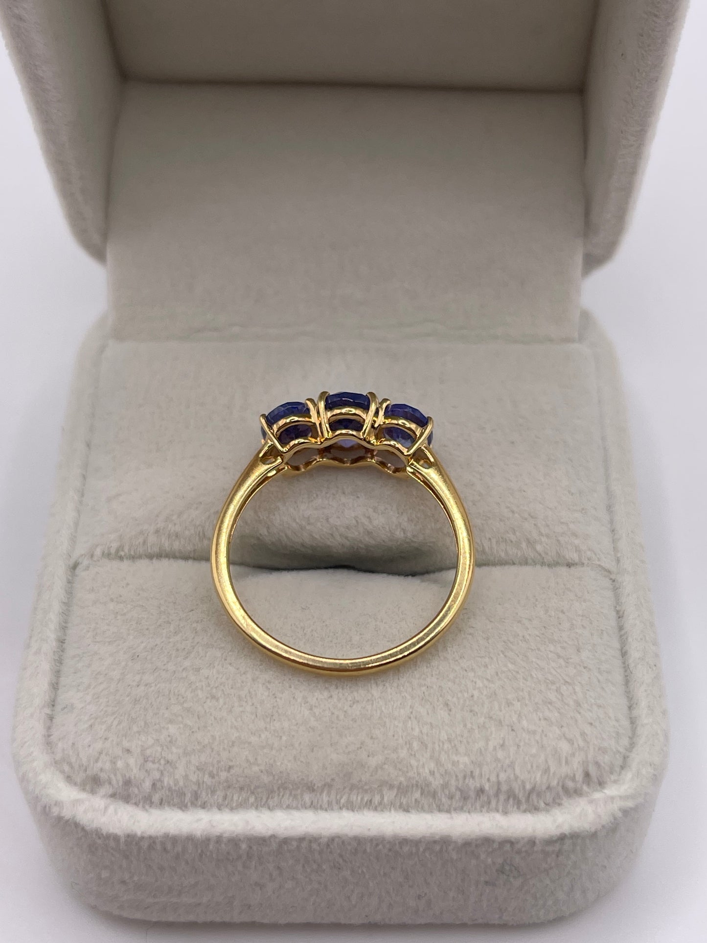 18ct gold tanzanite ring