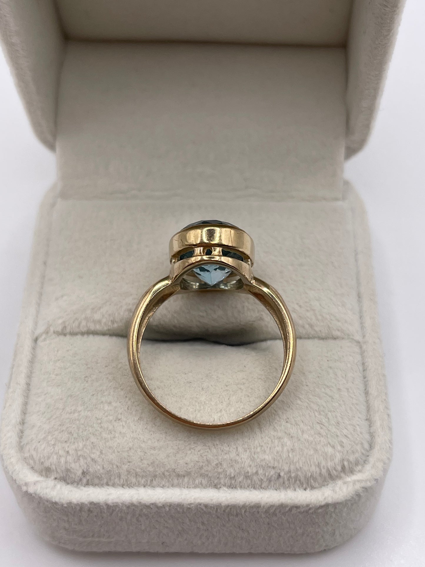 9ct gold blue topaz ring