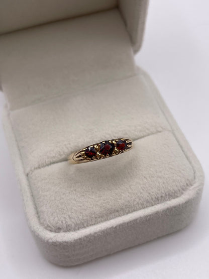 9ct gold garnet ring