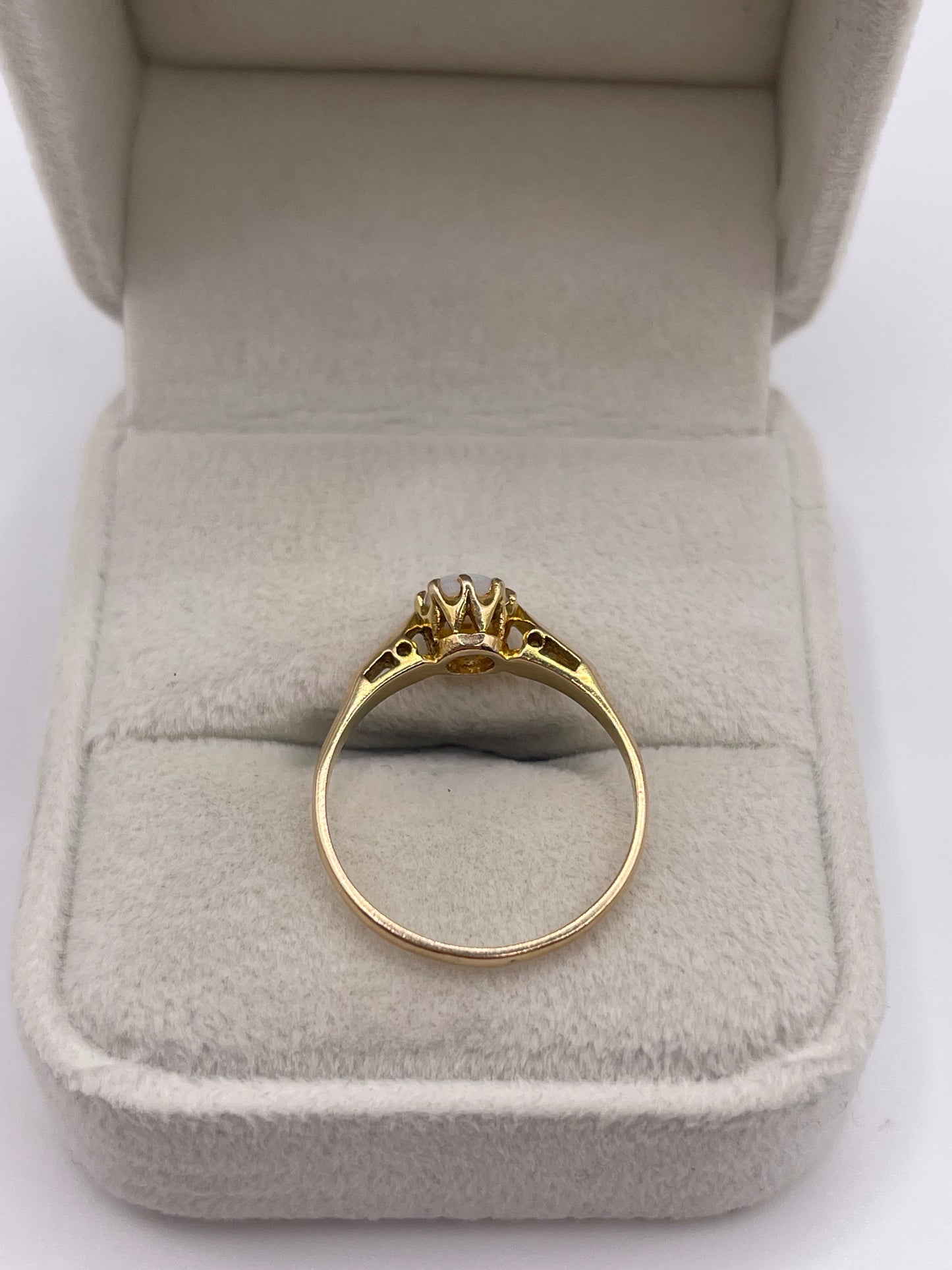 9ct gold opal ring