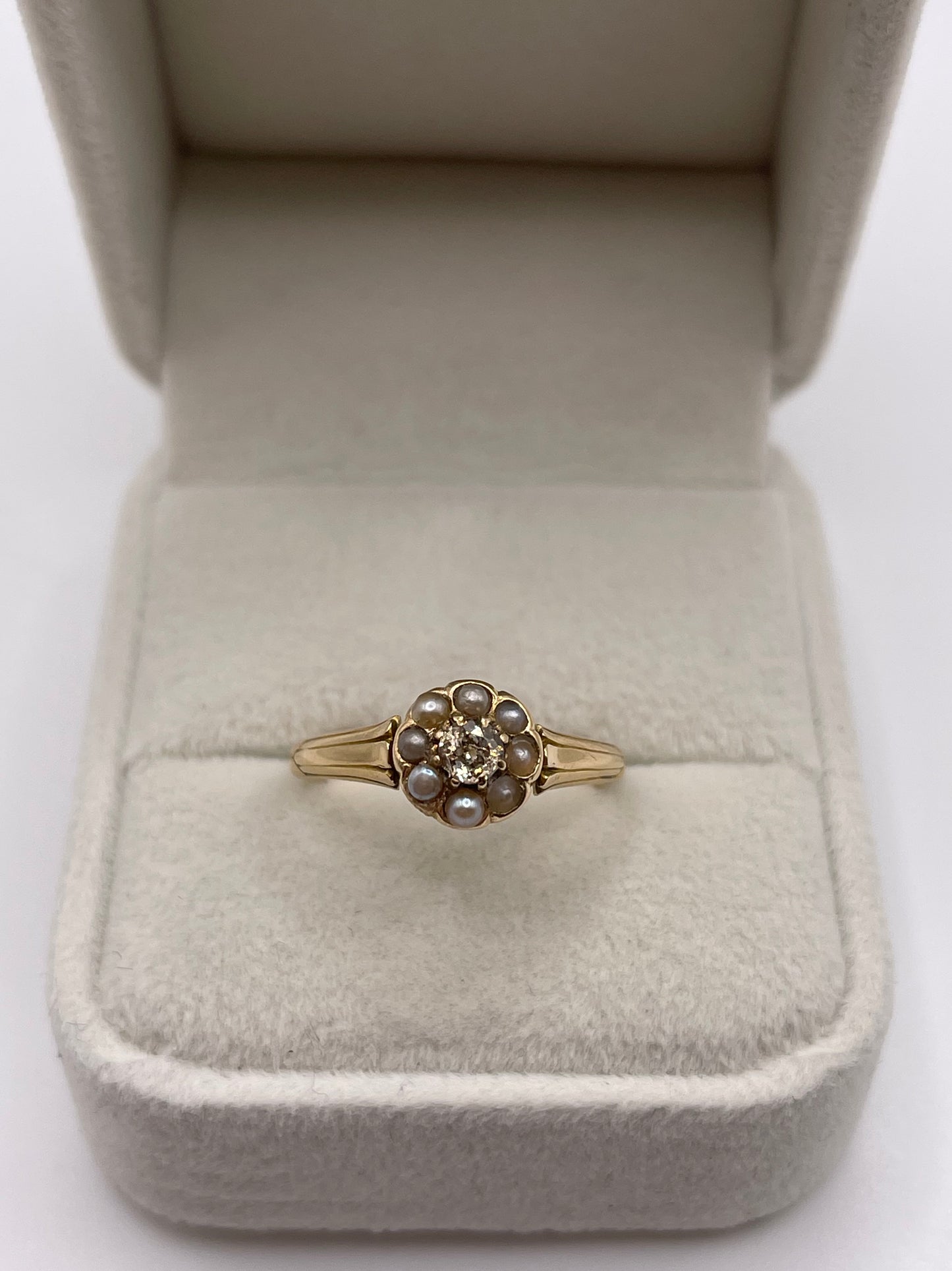 15ct gold pearl and diamond ring