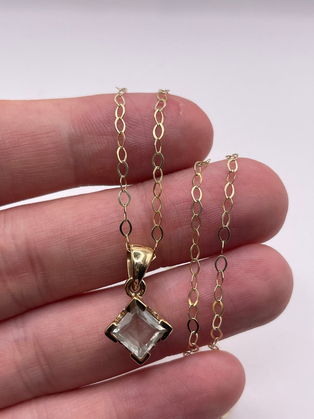 9ct gold green amethyst necklace