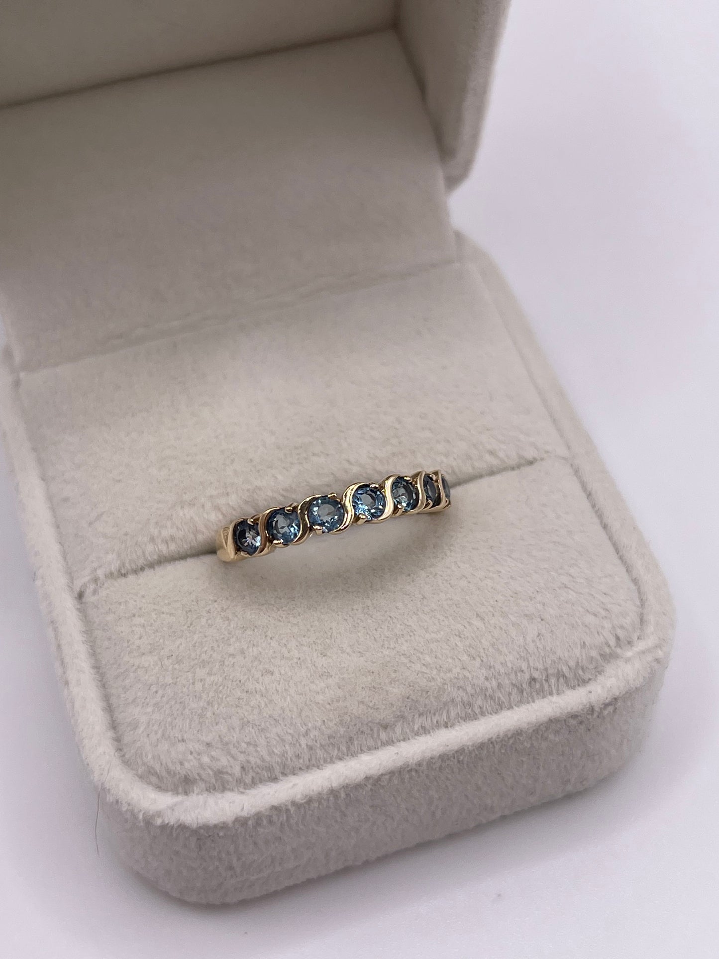 9ct gold blue topaz ring