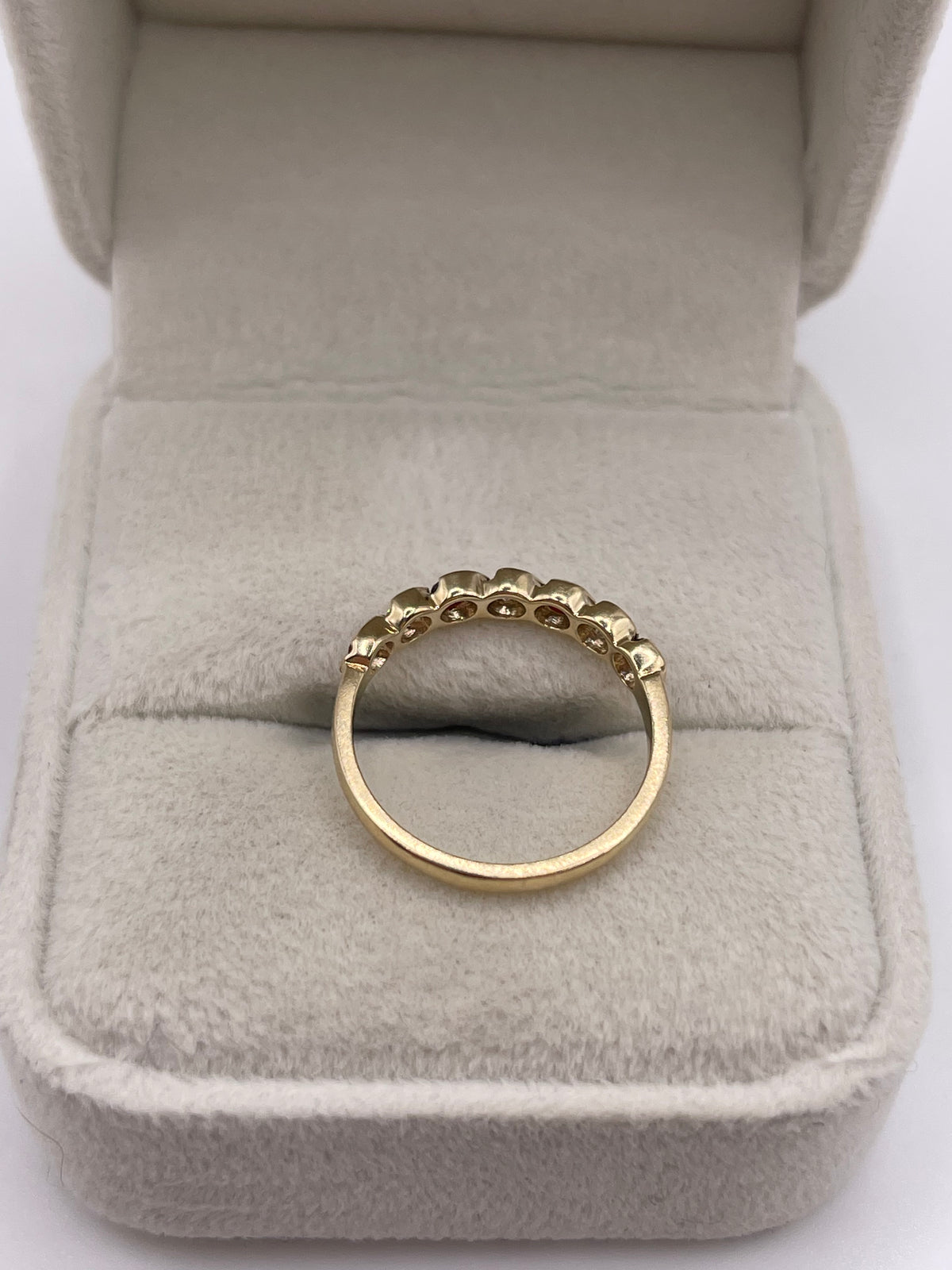 9ct gold garnet and diamond ring
