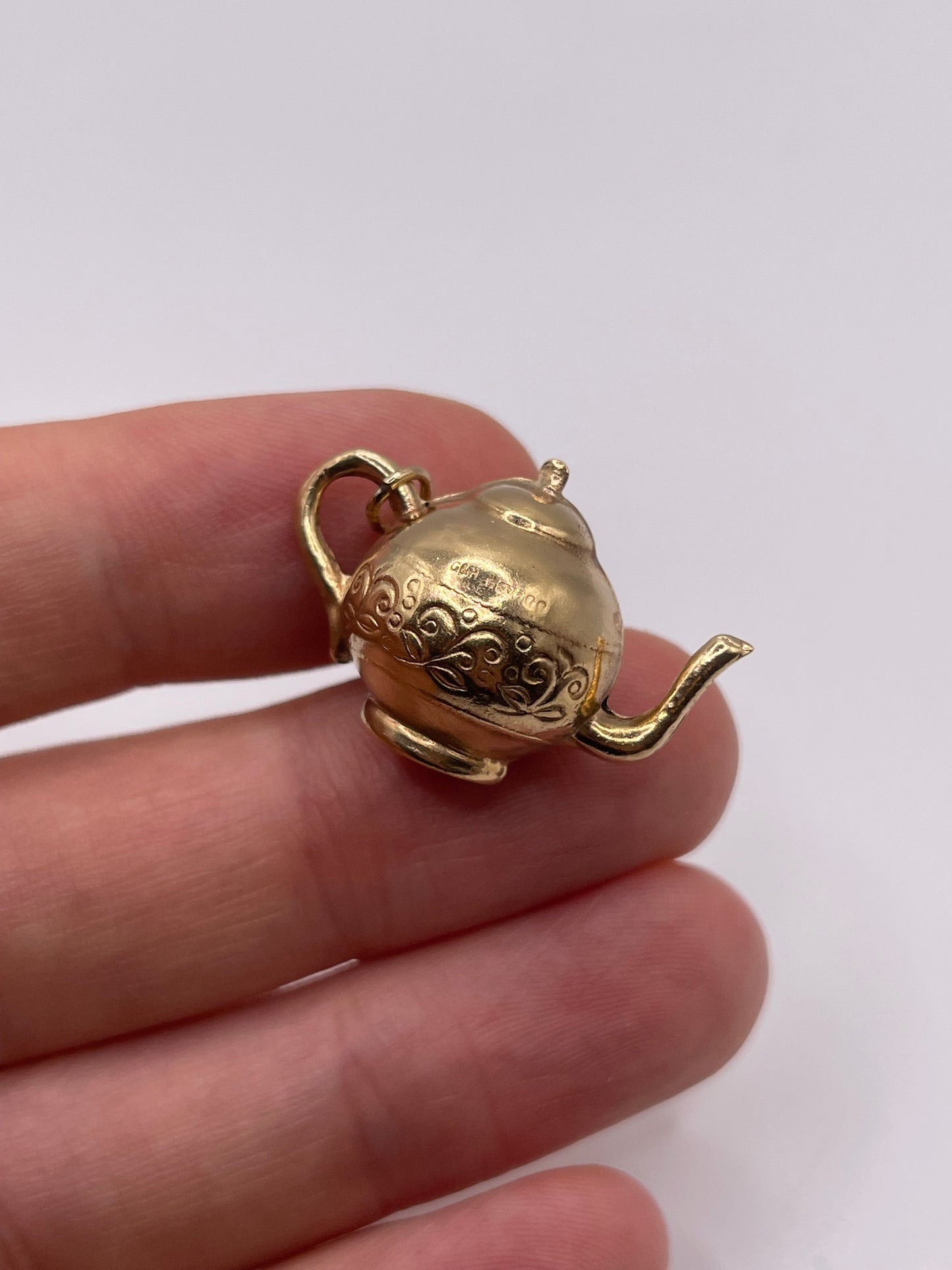 9ct gold teapot charm