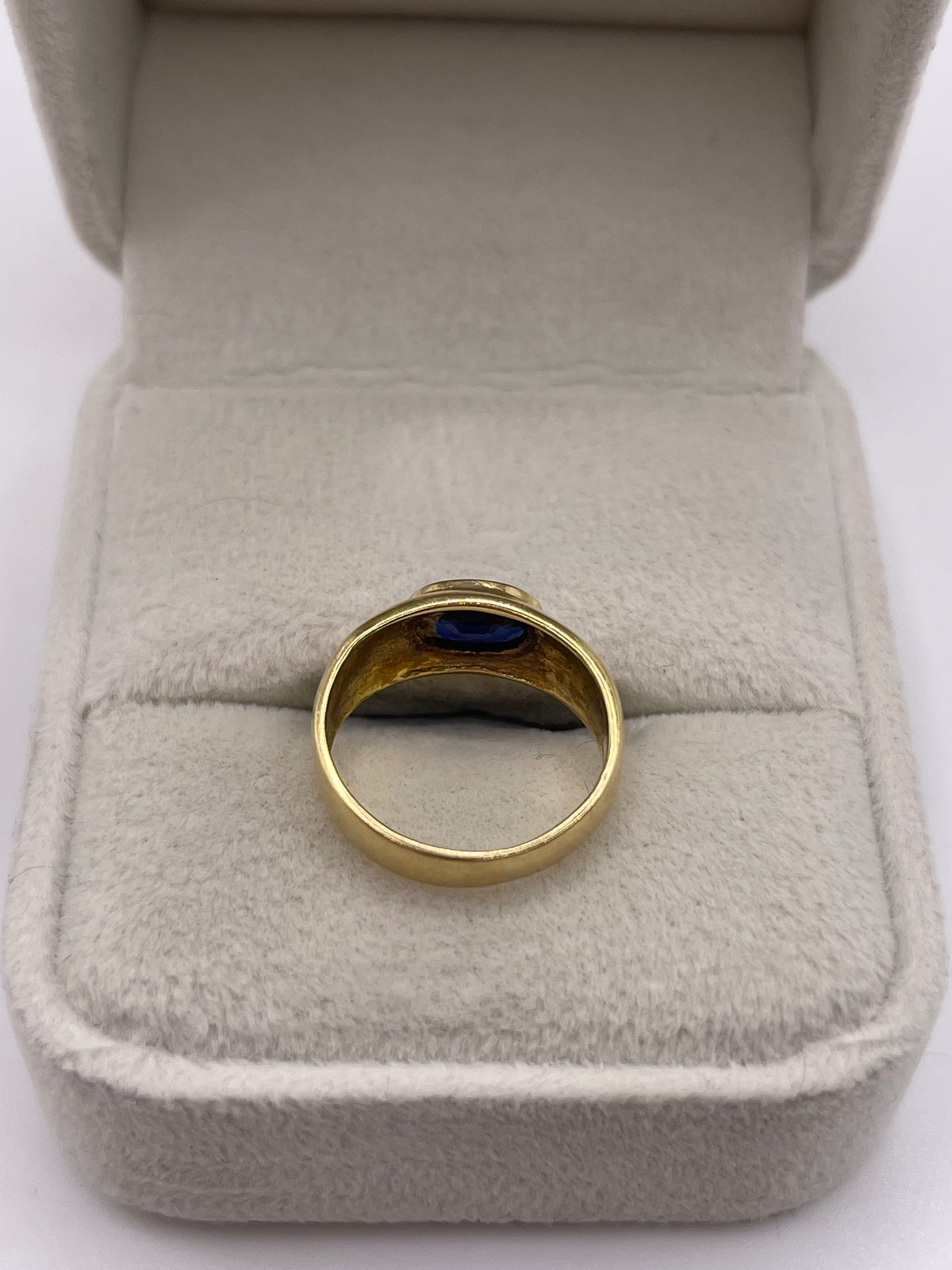 18ct gold sapphire ring
