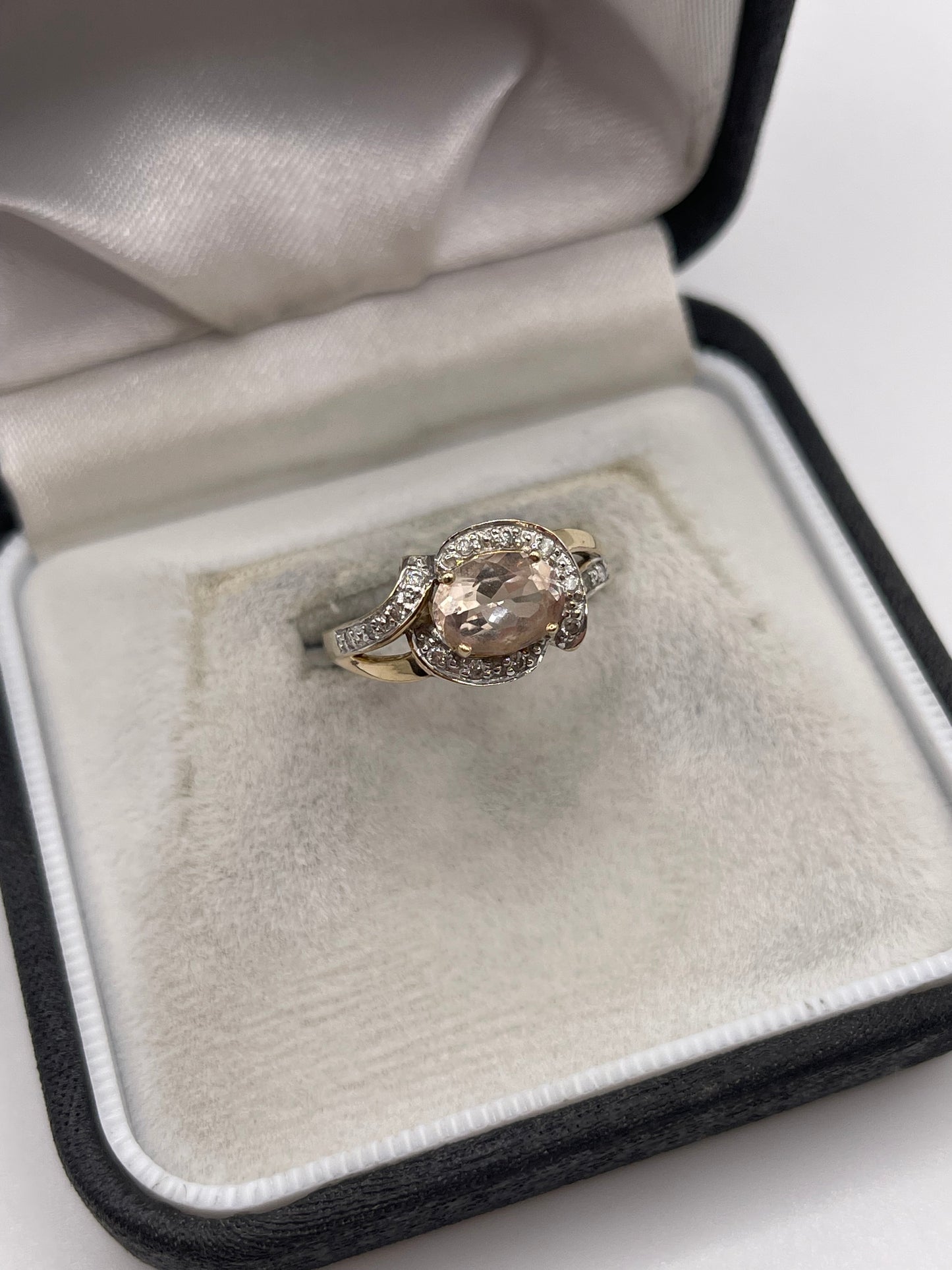 9ct gold morganite and diamond ring